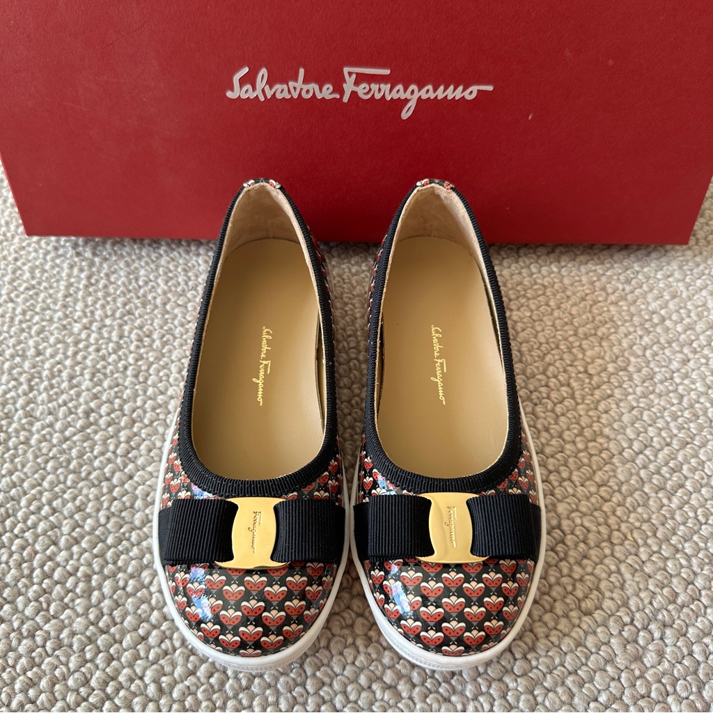 Salvatore Ferragamo Little Girls Leather Flats, Size 27